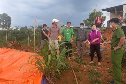 Hai bé gái đuối nước trong ao tự chế