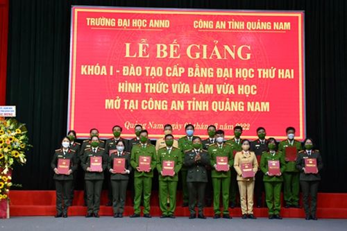 Bế giảng lớp văn bằng 2 đại học An ninh nhân dân mở tại Quảng Nam