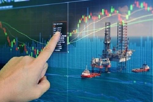 Cổ phiếu ngành dầu khí tăng theo giá xăng dầu