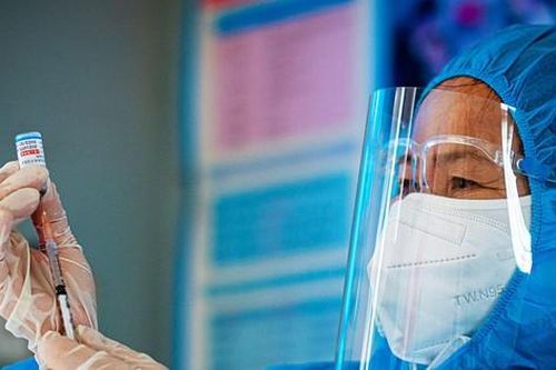 Chuyên gia: Cân nhắc việc 'đếm ca' COVID-19, dừng xét nghiệm tràn lan