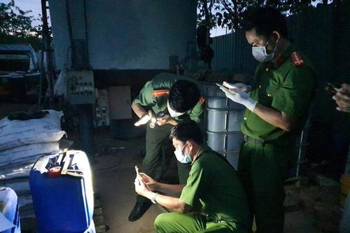 Công an đột kích triệt phá cơ sở nấu dầu DO giả qui mô lớn