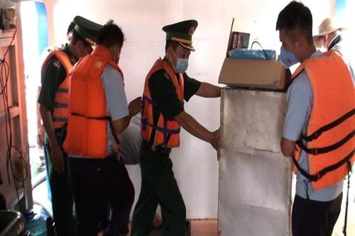 Phát hiện 500 tấn dầu FO và DO không rõ nguồn gốc trên sông Sài Gòn