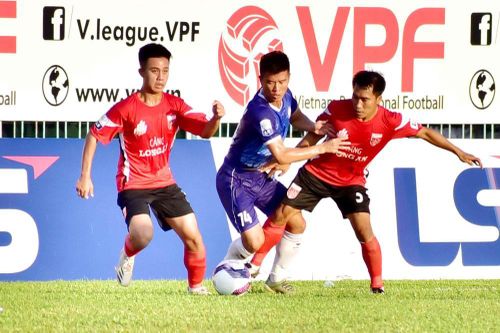 Hoãn 3 trận đấu ngay ở vòng mở màn giải Hạng Nhất Quốc gia 2022