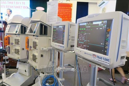 Khắc phục tình trạng khan hiếm trang thiết bị y tế phòng, chống dịch COVID-19