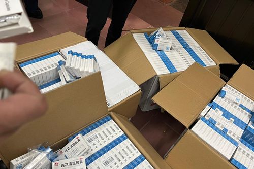 Phát hiện 2.000 hộp 'Liên Hoa Thanh Ôn' nhập lậu