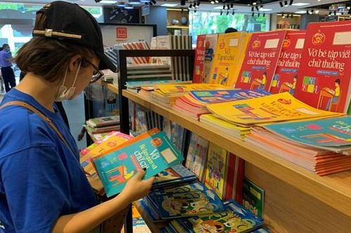 SGK mới: Có hay không tiêu cực trong quá trình thẩm định, phát hành?
