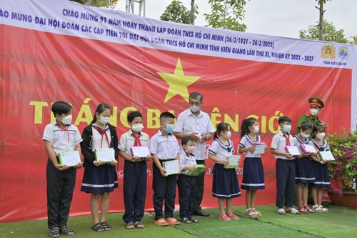 Kiên Giang: Nhiều hoạt động thiết thực 'Ngày hội Biên phòng toàn dân'