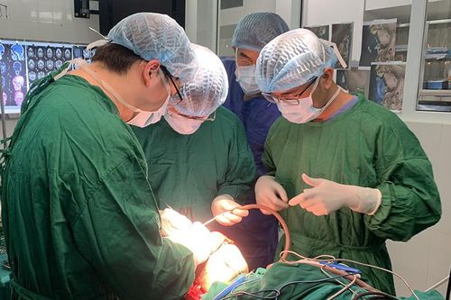Một cuộc phẫu thuật, giải quyết 2 bệnh lý phức tạp