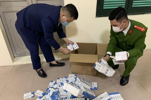 Hà Nội: Tràn lan thuốc điều trị Covid-19, kit test nhập lậu