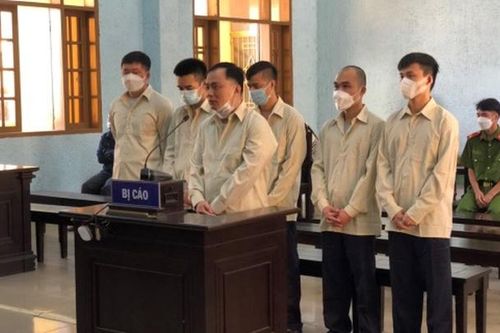 Chém người trọng thương, nhóm đối tượng lĩnh tổng 62 năm tù