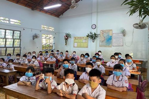 Bình Phước nâng cấp độ dịch Covid-19, học sinh các cấp học online