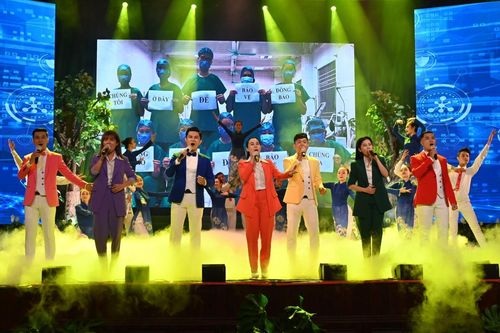 Xúc động đêm nghệ thuật tri ân, tưởng nhớ lực lượng tuyến đầu, văn nghệ sỹ