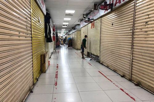 Kinh doanh ế ẩm, nhiều tiểu thương không dám ra sạp