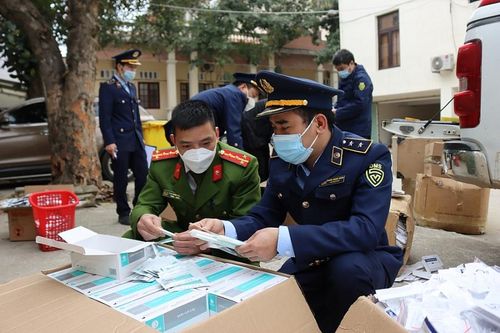 Lạng Sơn: Phát hiện phương tiện vận chuyển trên 6.300 bộ kit test Covid-19 có nhiều dấu hiệu vi phạm