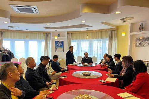 Đại sứ Thái Xuân Dũng chủ trì cuộc họp triển khai hoạt động hỗ trợ người Việt sơ tán từ Ukraine