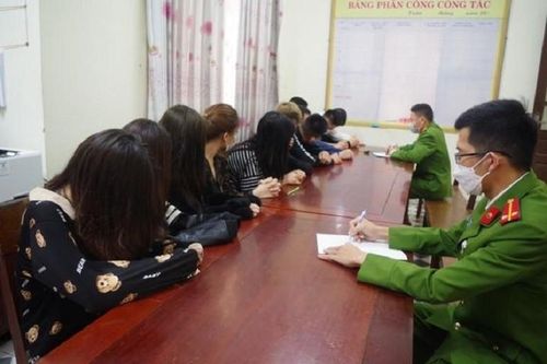 Phát hiện nhóm thanh niên thuê nhà hàng để 'mở tiệc'' ma túy