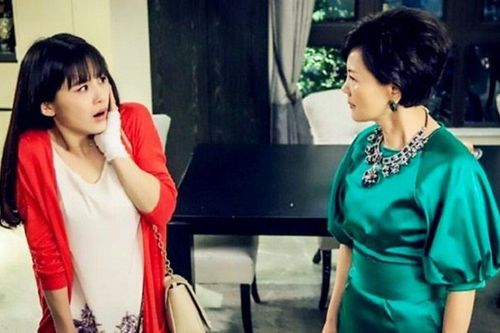 Mẹ chồng tát thẳng mặt con dâu khi thấy con trai mát-xa cho vợ, sáng mai bà nhận được tin 'sét đánh'