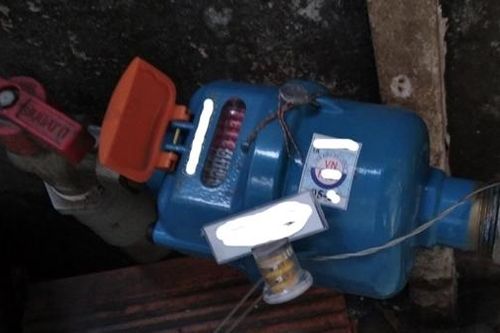 Tên trộm 'thổi' gần 100 đồng hồ nước
