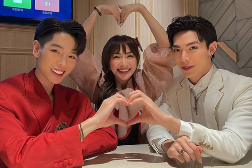Chị em nhà Hoa Dâm Bụt: Đức Phúc bật khóc vì Hòa Minzy, 2 em chăm chị như em bé