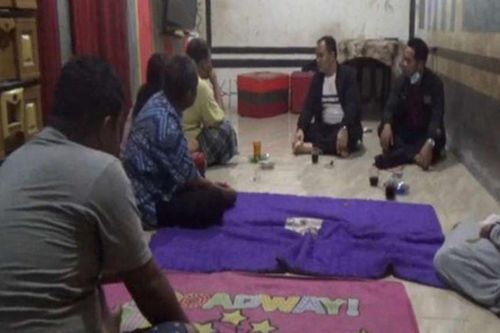 Nam cảnh sát ép thiếu nữ 13 tuổi thành nô lệ tình dục trong nhà suốt 4 tháng mà không ai biết, chi tiết hành vi đồi bại gây chấn động