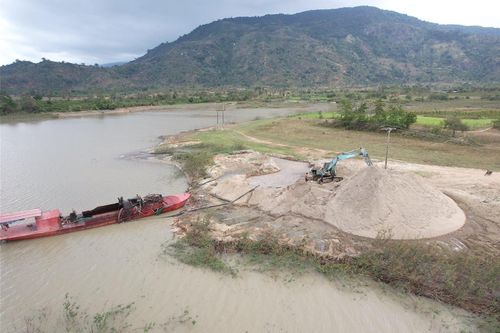 Đắk Lắk: Được giao nạo vét lòng hồ nhưng chỉ tập trung khai thác cát