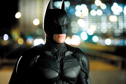 Sao Hollywood khó thở, hoảng loạn khi mặc trang phục Người Dơi