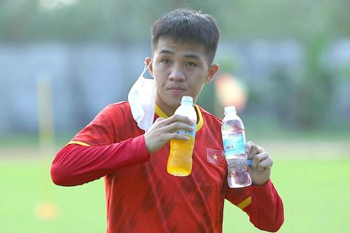 Hai cầu thủ U23 Việt Nam cuối cùng ở Campuchia về nước