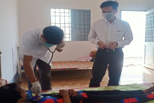 Cà Mau: Khởi tố người cô bạo hành cháu gái bán vé số