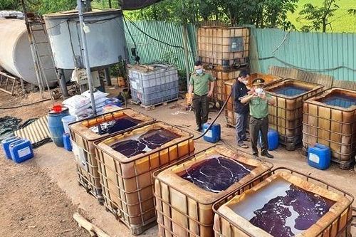 Xưởng nấu dầu 4.000 m2 'ẩn' giữa cánh đồng khiến Bí thư, Chủ tịch xã bị đình chỉ công tác