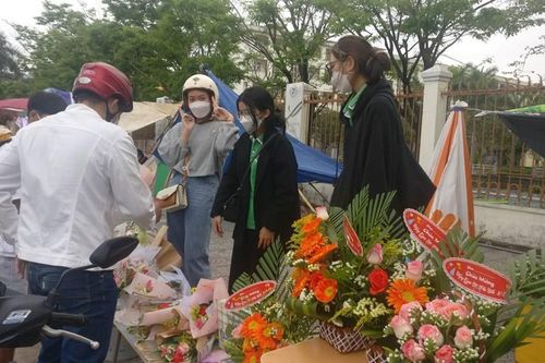 Đà Nẵng: Quà tặng 8/3, hoa tươi đắt hàng hơn dịp Valentine