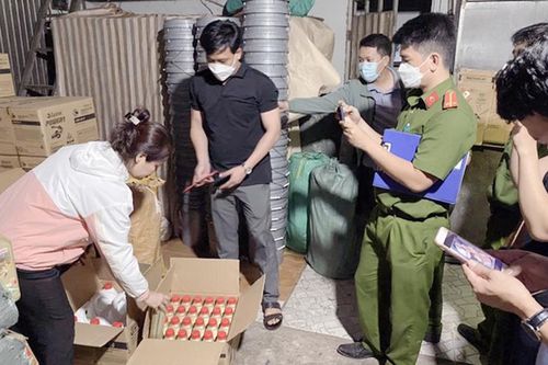 Phát hiện đường dây sản xuất, buôn bán dầu nhớt giả với số lượng rất lớn