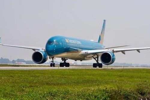 Chuyến bay đầu tiên đưa 287 người Việt ở Ukraine về đến sân bay Nội Bài