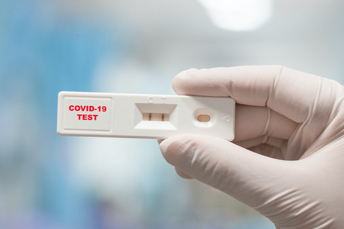 Test nhanh COVID-19, vạch đậm có phải bệnh nặng?