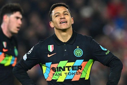 Những chiếc thẻ đỏ chôn vùi giấc mơ của Inter Milan