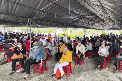 Tòa triệu tập hơn 1.000 người dự phiên xử giám đốc lừa đảo