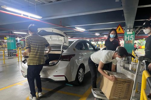 Giá xăng tăng cao làm khó ứng dụng gọi xe và tài xế