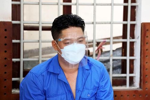 Tạm giữ đối tượng dùng dao chém bạn nhậu
