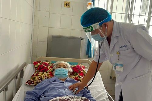 Phối hợp 2 bệnh viện cứu sống cụ bà nhiễm trùng do sỏi mật nguy kịch