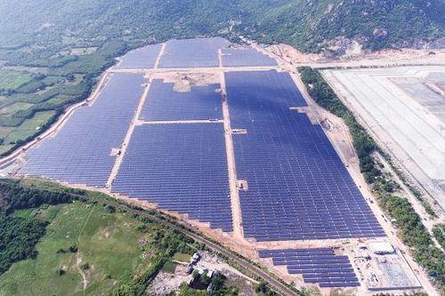 Nghệ An: Đầu tư 2 dự án điện mặt trời 7.800 tỷ đồng trên mặt hồ