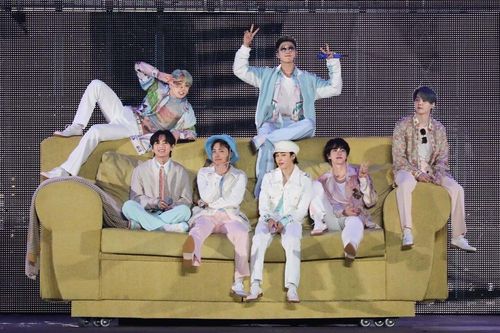 Đây là ca khúc mà fan cực mong muốn BTS sẽ mang lên sân khấu, 'quẩy đục nước' concert trực tiếp sắp tới
