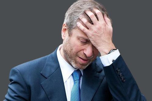 Tỷ phú Abramovich bị trừng phạt, Chelsea lâm nguy