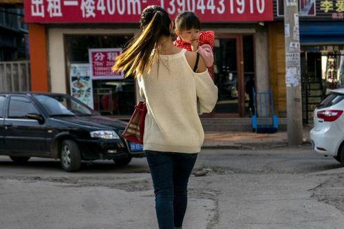 Đề xuất phụ nữ độc thân sinh con để tăng dân số tại Trung Quốc