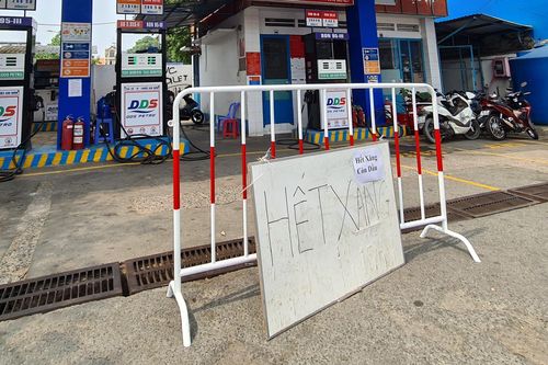 Một số cửa hàng xăng dầu tại TP.HCM lại hết xăng
