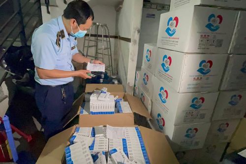 TPHCM: Thu giữ hơn 70.000 bộ kit test và thuốc điều trị COVID-19 nhập lậu