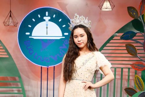 Hoa hậu nhí Bella Vũ chia sẻ về áp lực học đường