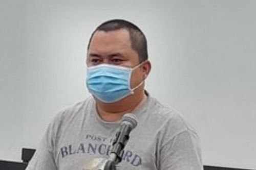 Lấy ly bia đập vào mặt bạn nhậu vì không muốn cho về trước