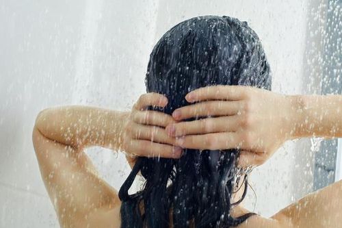 F0 kiêng tắm gội suốt 2 tuần: Chuyên gia cảnh báo