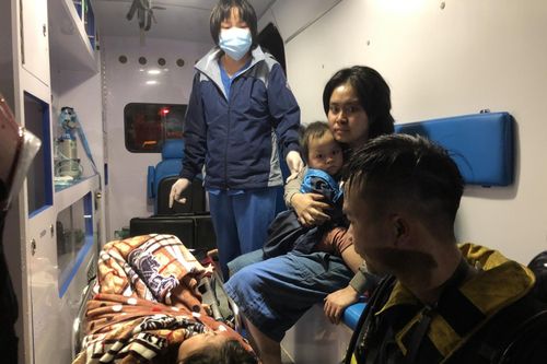 Cháy lớn ngôi nhà 3 tầng trong ngách nhỏ, giải cứu thành công 3 bố con bị mắc kẹt