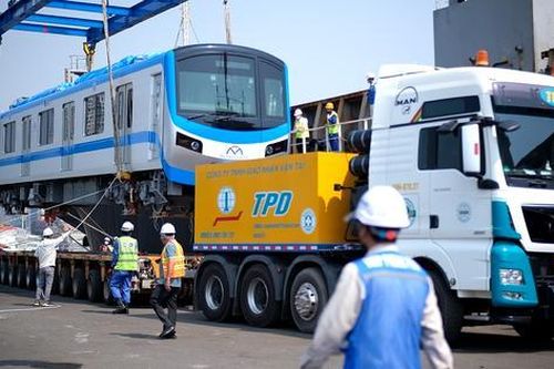 Cận cảnh hai đoàn tàu tuyến metro số 1 vừa cập cảng Sài Gòn
