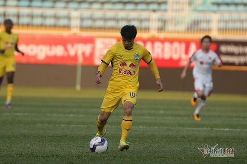 Xem cú panenka điệu nghệ của Công Phượng